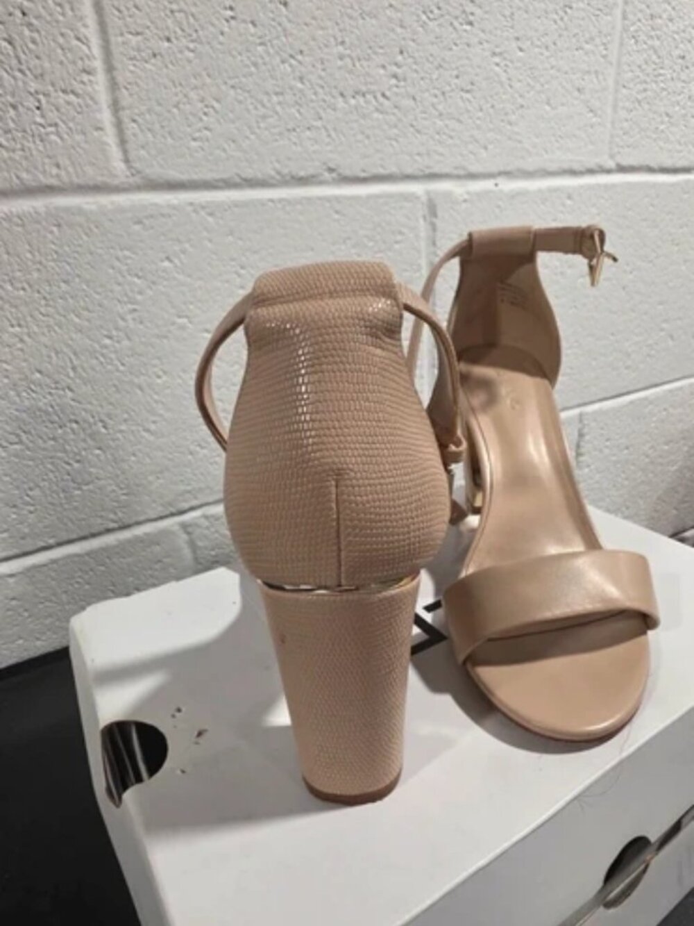 Heels - Picture 3 of 4